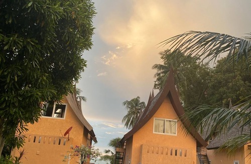 Klong Son Villa | Half-moon pool villa