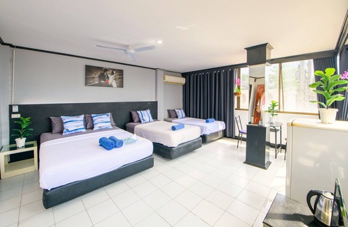 South Pattaya House | Happy Jomtien - Direct Beach Access, Sea View & Central Location