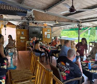 Ban Phe Hostel | Harry's Beach Club