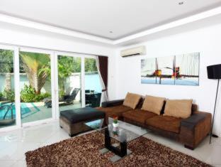 North Pattaya Villa | Hidden Palm Pool Villas