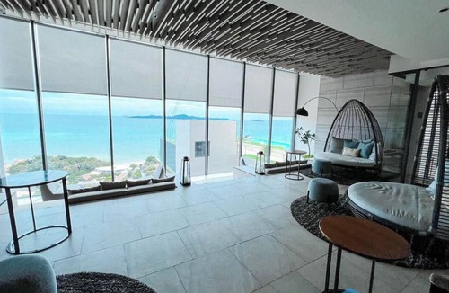 Pratumnak Hill Condo | High floor studio with amazing sea view