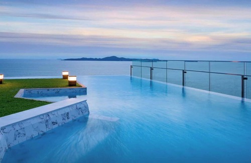 Pratumnak Hill Condo | High floor studio with amazing sea view