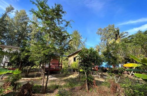 Ko Lanta Hotel | Hippy Trail Beach Village Bungalows