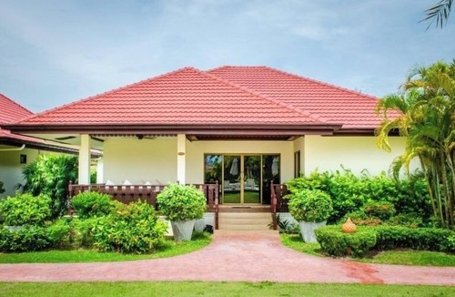 Rayong Cabin | Holiday home with pool, gym and beach access