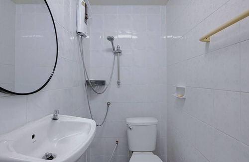 Thung Maha Mek Hostel | Holy Hostel Sathorn