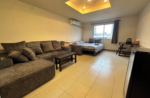 Thung Maha Mek Hostel | Holy Hostel Sathorn
