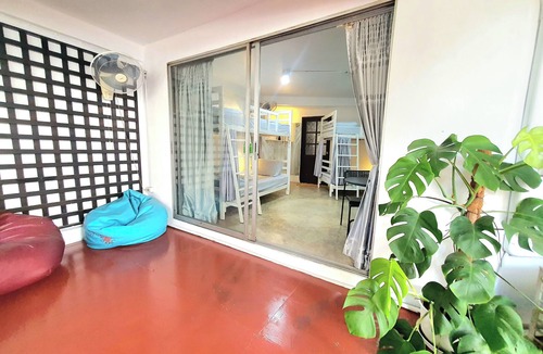 Bangkok Central Business District Hostel | Home16 Hostel 16