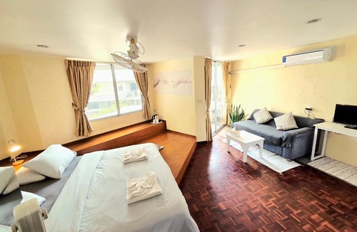 Bangkok Central Business District Hostel | Home16 Sukhumvit16
