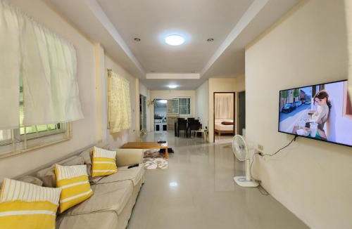 Sattahip House | HOMEis garden villa Sattahip