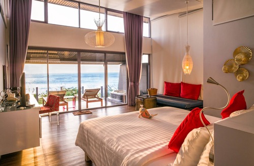 Ko Lanta Hotel | Houben is a private boutique with sea-view rooms graciously perched on a cliff.