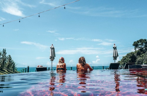 Ko Lanta Hotel | Houben is a private boutique with sea-view rooms graciously perched on a cliff.