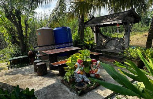 Wat Phrik House | House in the garden