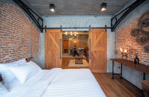 San Chao Pho Suea Hostel | House of Machine Boutique Hotel