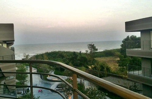 Hua Hin Condo | Hua Hin vacation home in luxury beachfront property, right on the beach newly built with golf