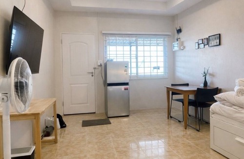 Warin Chamrap House | Hug Ubon Rooms – 1 Bedroom, Separate Living Room, Pet-Friendly Stay