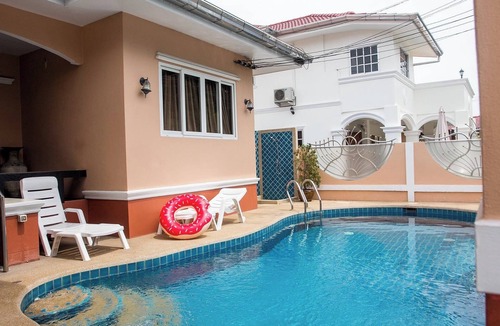 Na Kluea Villa | I-Rin poolvilla featuring its own swimming pool set in a private estate.
