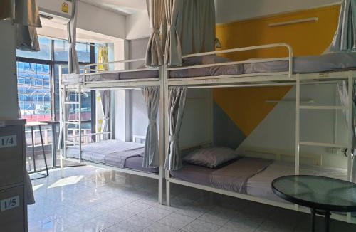 Sri Phum Hostel | i-smile