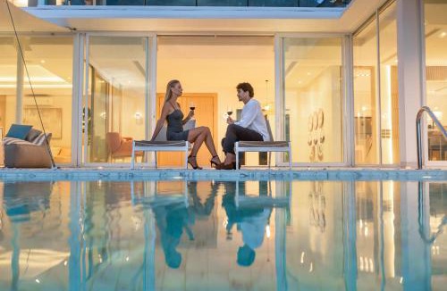 Koh Kaew Villa | Indulge in Your Dream Getaway at Gemini Villa 6 Bedrooms, Private Beach, and Yamu Pier Sea Views