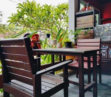Lipa Noi Resort | Jigsaw Cafe & Resort