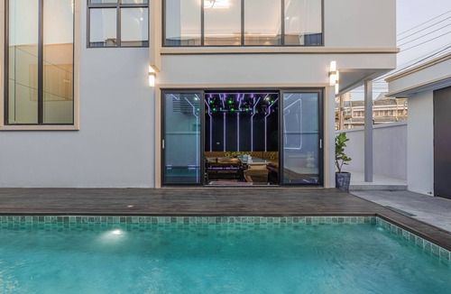 Na Kluea Villa | Jomtien Beach 4 bedrooms - independent swimming pool and KTV