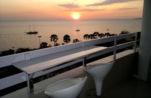 Jomtien Apartment | Jomtien PLAZA Condotel. Front the sea, 4 person
