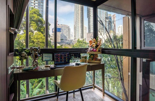 Khlong Tan Apartment | Kaws-Themed 5-Star Luxury Apt/King Bed l Thong Lor
