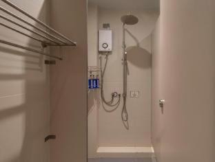Silom Hostel | Kinnon Deluxe Hostel Coworking Cafe