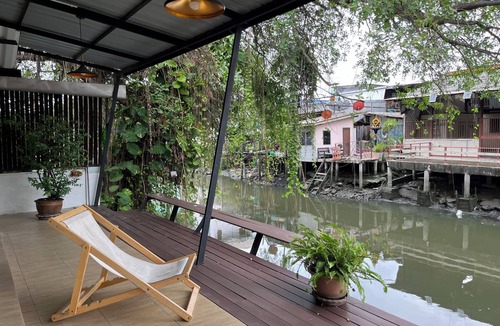 Rat Burana Ski Chalet | Kirin Riverside Homestay with 1 bedroom and AC, WiFi in Bangkok