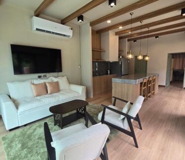 San Kamphaeng House | Kitiyara Lakeside Pool Villa