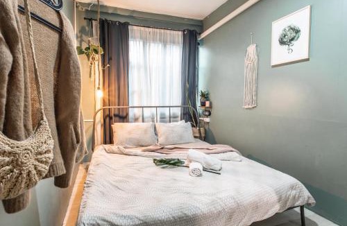 Wat Sam Phraya Hostel | Klong House