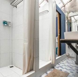 Wat Sam Phraya Hostel | Klong House