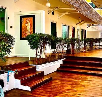 Haad Ta Waen House | Koh Larn White House