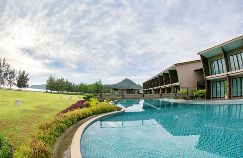 Sam Roi Yot Resort | La Isla Pranburi Beach Resort