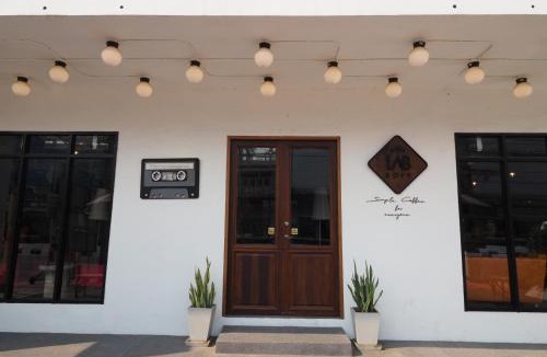 Ban Tai Hostel | Labkoff cafe and Hostel
