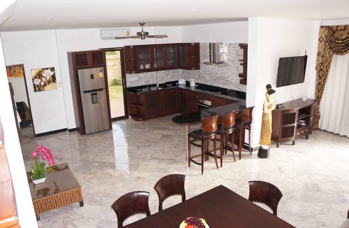 Rayong House | Large And Well Appointed Villa And Pool On Ban Phe Beach For Groups Up To 8
