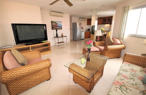 Jomtien Apartment | LARGE APT. 2 BED POOL VIEW WALK TO BEACH