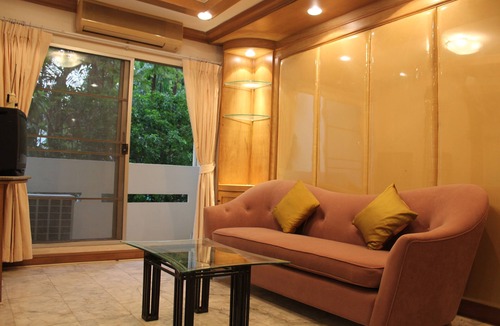 Chan Kasem Apartment | Large Family Room near MRT Ladprao