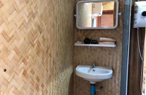 Uthumphon Phisai House | LeeResort