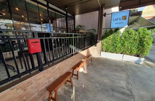 Wat Sam Phraya Hotel | Let's Zzz Bangkok