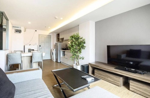 Chong Nonsi Apartment | Locals Sathorn Siamese Nang Linchee