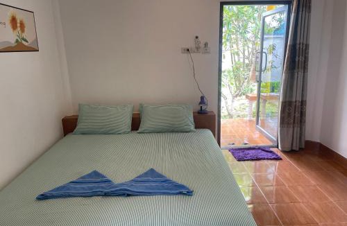 Bai Lan Resort | Lonely Beach Pool Resort