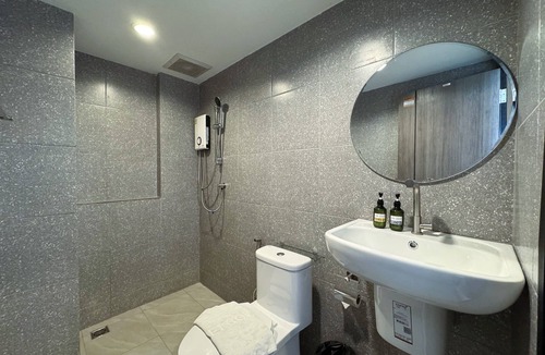 Lam Luk Ka Hotel | Luka House
