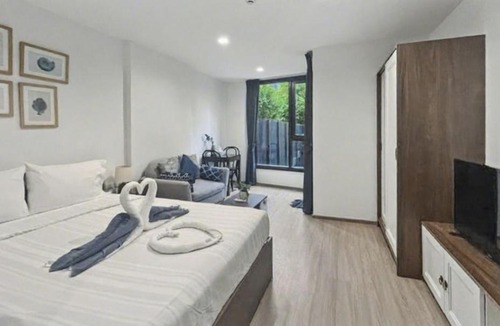 Phuket Apartment | Luxurious Studio Apartment in Central Phuket with Pool View