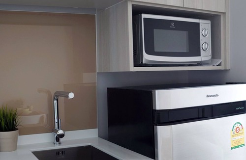 Khlong Tan Condo | Luxury 1 BR in Sukhumvit 24 with Sky Pool - Near BTS Prompong/Emquatier