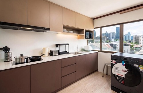 Khlong Tan Apartment | Luxury 3BR 230sqm 5 min to BTS Sukhumvit 26