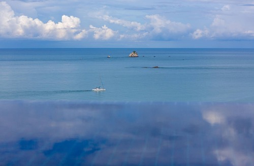 Moo 5 Villa | Luxury 5 Bedroom Villa w Infinity Pool