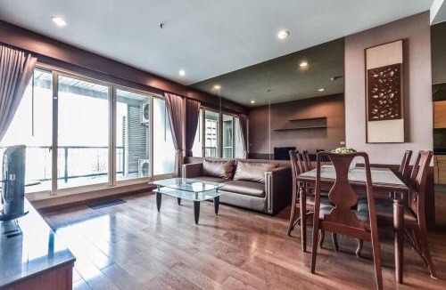 Ratchaprasong Apartment | Luxury 67 sqm private living sanctuary Steps from BTS chidlom