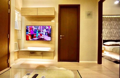 Thung Maha Mek Apartment | Luxury Apartment near Downtown (Pick-up Service)