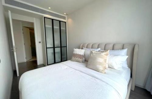 Asoke Apartment | Luxury Asoke Sukhumvit near by BTS MRT Sleeps 4