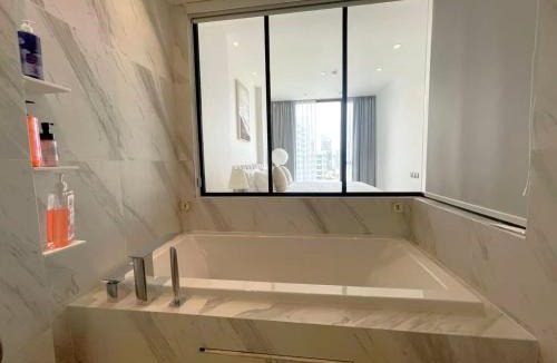 Asoke Apartment | Luxury Asoke Sukhumvit near by BTS MRT Sleeps 4